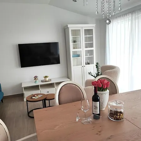 Apartment Split View 2 Bedrooms Luxury 90 M2